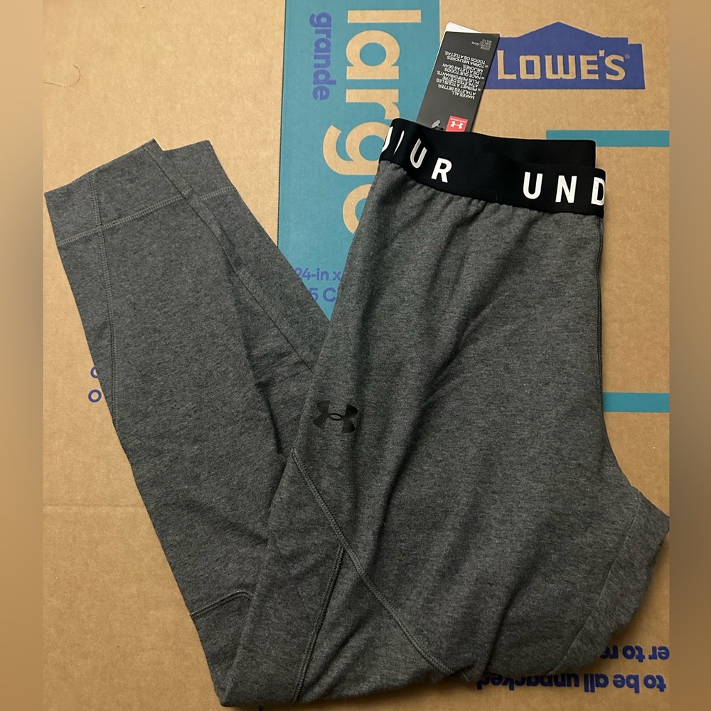 Under Armour Cargo Leggings Gray with side pockets. Size Small Women. NWT